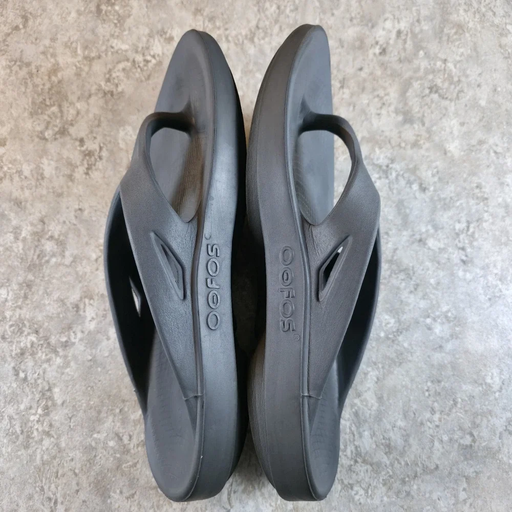 OOFOS Mens Size 13‎ Gray Sandals Slides Flip Flops Thong Beach